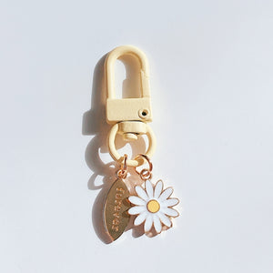 
            
                Load image into Gallery viewer, DAISY FOREVER KEYRING
            
        